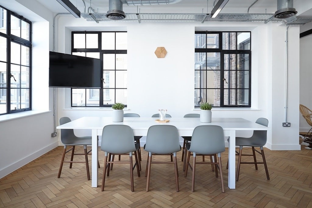 Sélectionner des chaises confortables pour la salle à manger